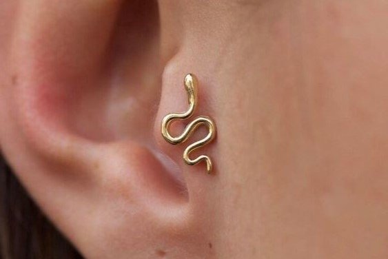 piercing tragus